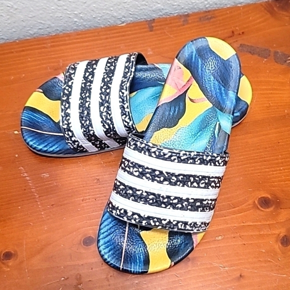 ADIDAS WOMEN'S ADILETTE SLIDE SLIP ON MULTICOLOR SANDAL SIZE 7 - Picture 4 of 8